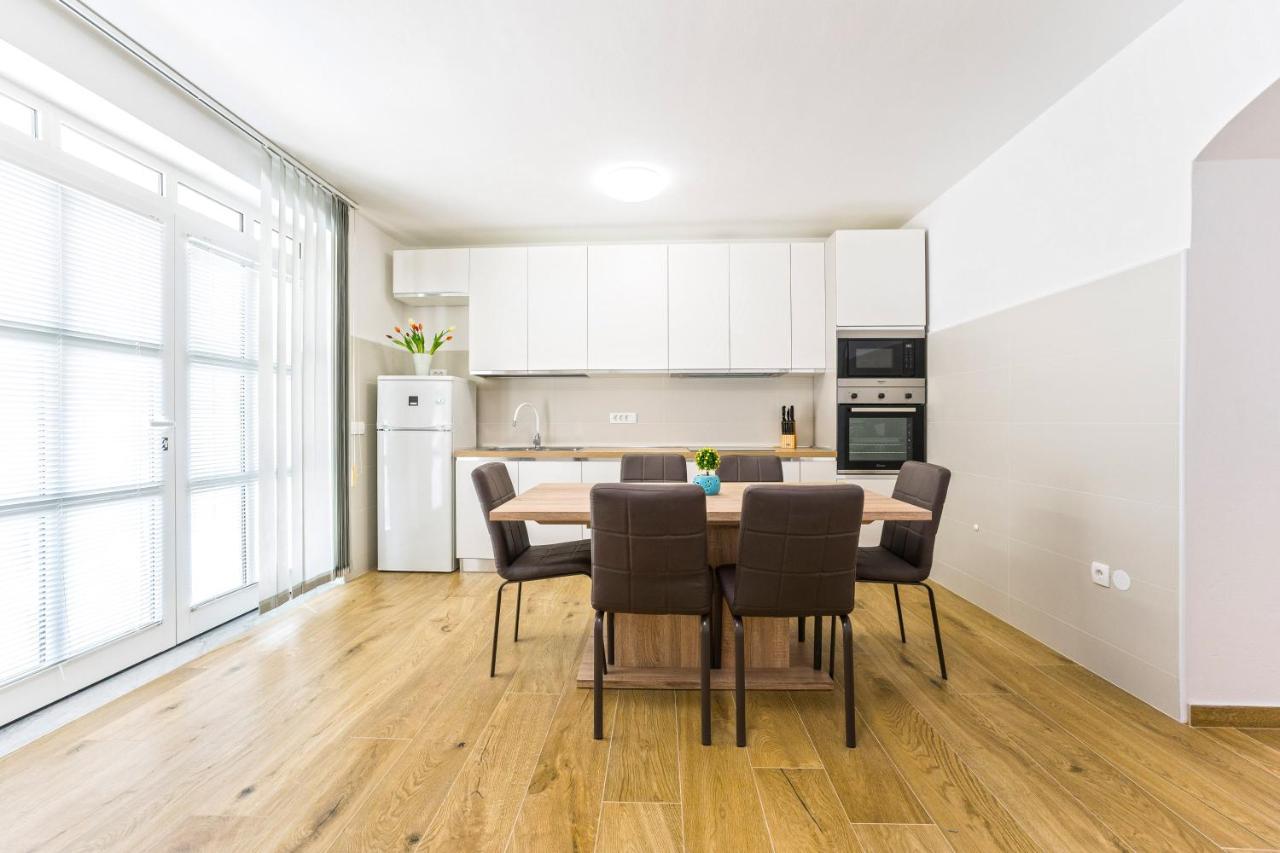 Villa Bianca - Apartment With Private Pool Привлака Екстериор снимка