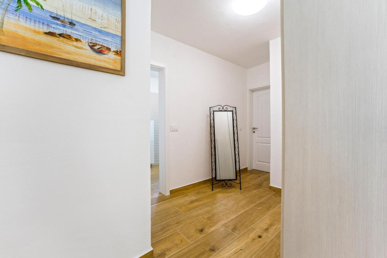 Villa Bianca - Apartment With Private Pool Привлака Екстериор снимка