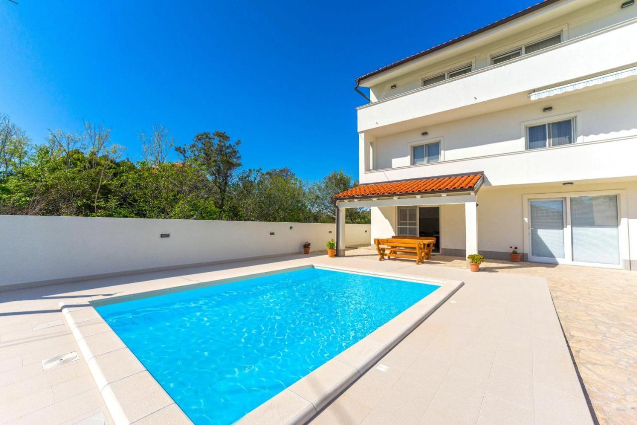 Villa Bianca - Apartment With Private Pool Привлака Екстериор снимка