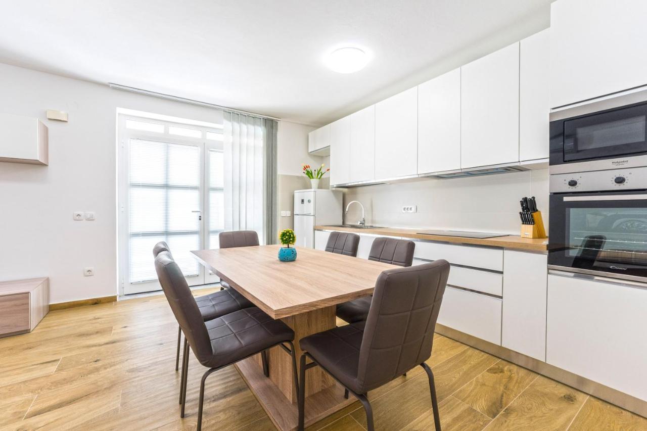 Villa Bianca - Apartment With Private Pool Привлака Екстериор снимка