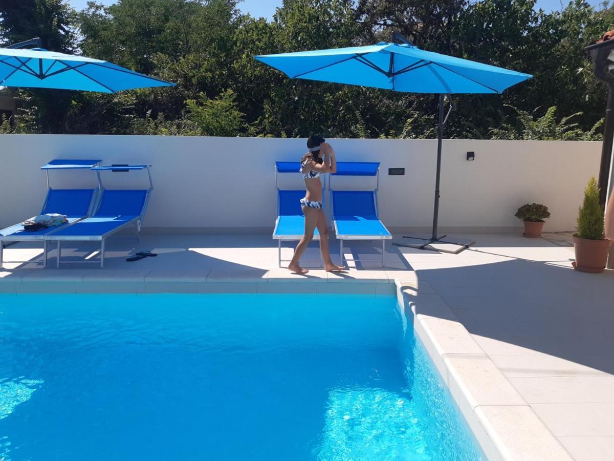 Villa Bianca - Apartment With Private Pool Привлака Екстериор снимка