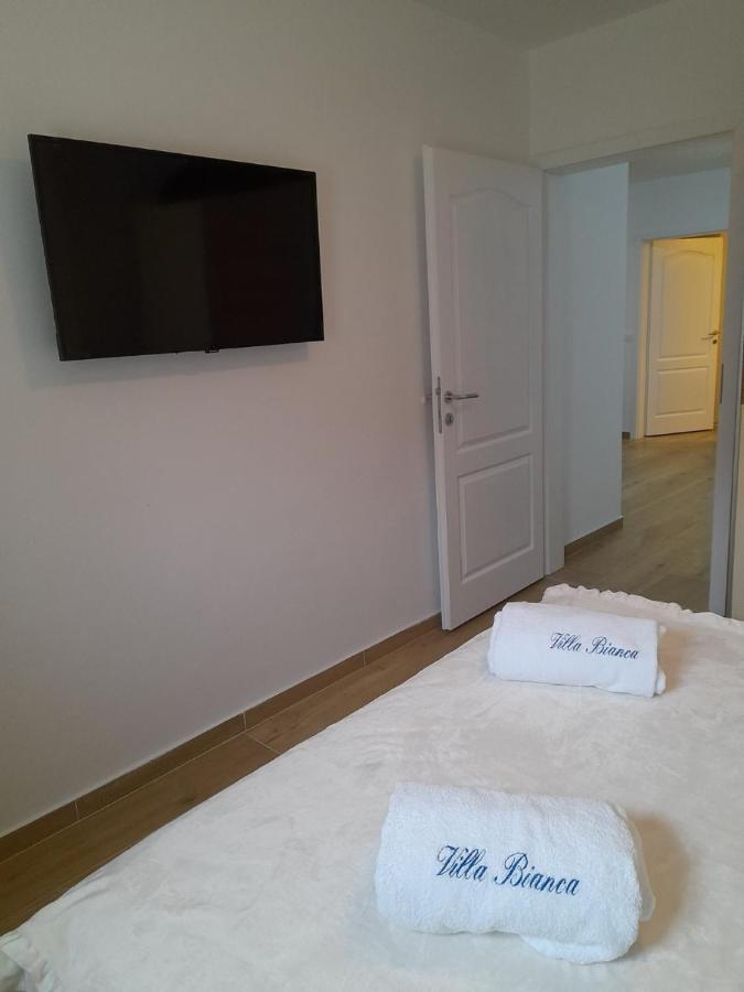 Villa Bianca - Apartment With Private Pool Привлака Екстериор снимка
