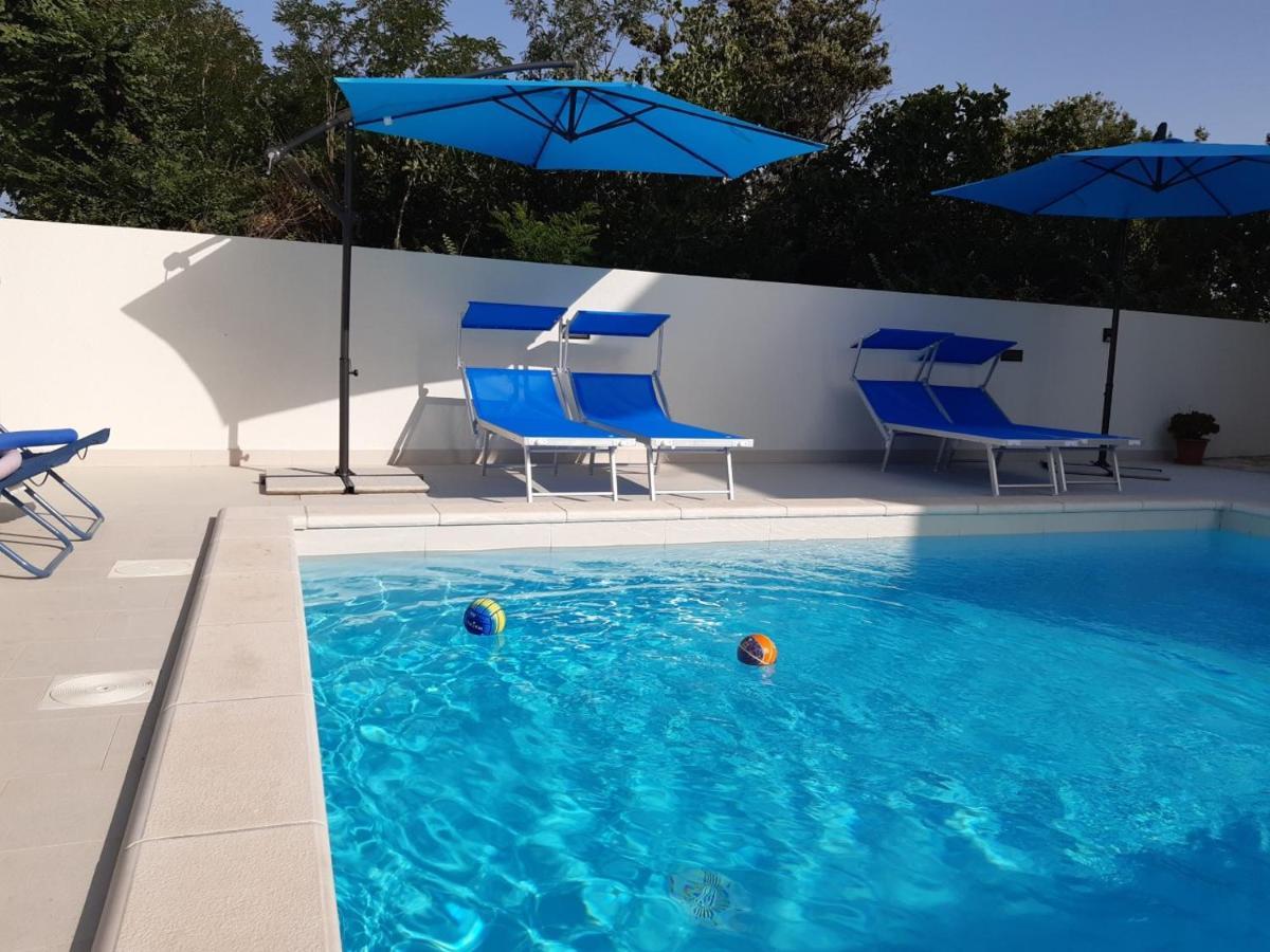 Villa Bianca - Apartment With Private Pool Привлака Екстериор снимка