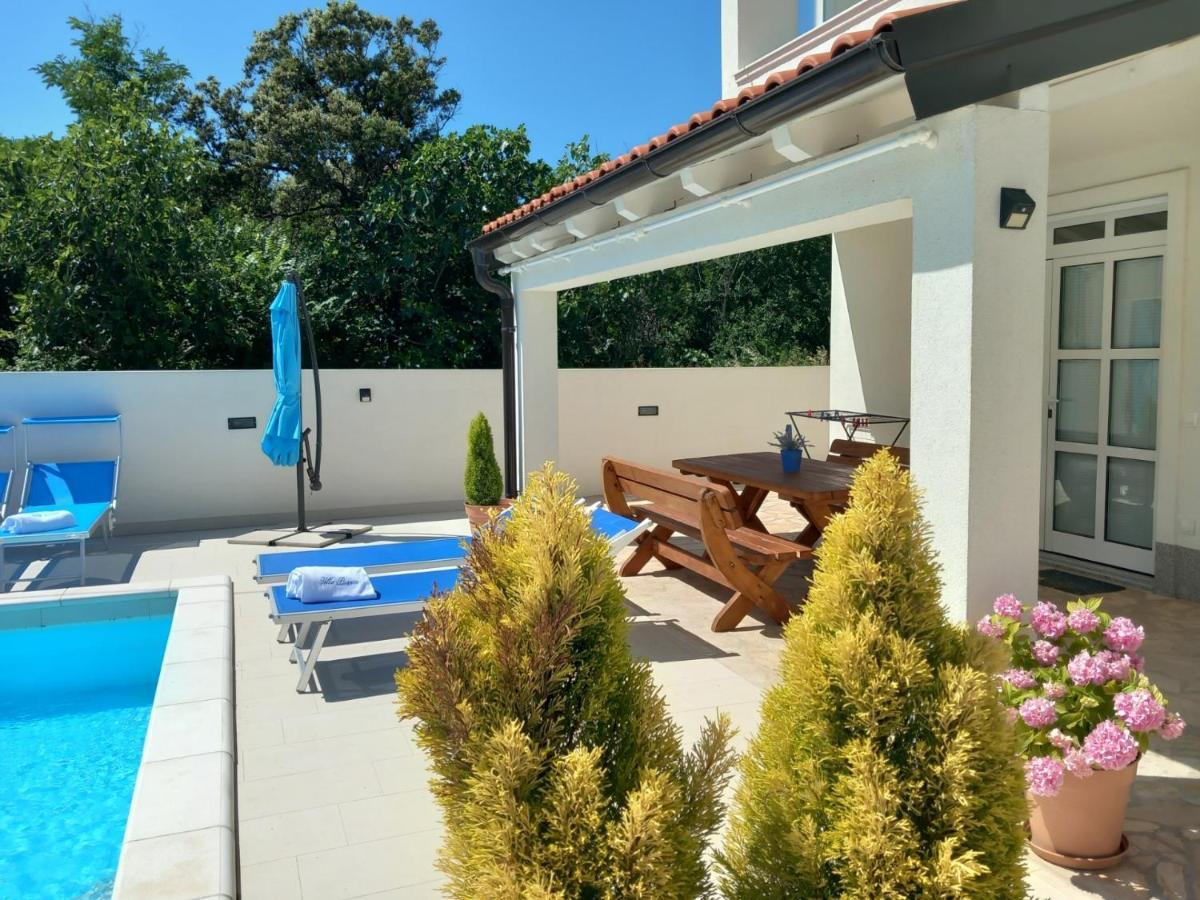 Villa Bianca - Apartment With Private Pool Привлака Екстериор снимка