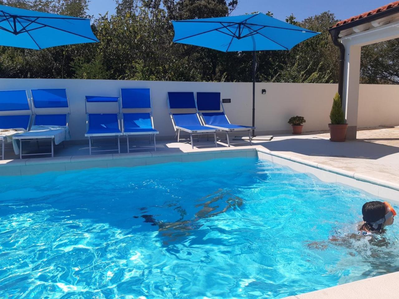Villa Bianca - Apartment With Private Pool Привлака Екстериор снимка